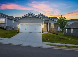 Stylish Vibe 2 Bed 2 Bath Nashville Home 30 or more Days by SkyRun Nashville
