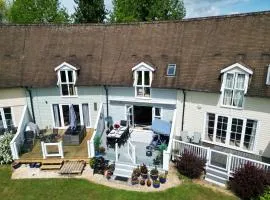 Luxury Kingfisher Lodge, Isis Lake, within the Cotswold Waterpark