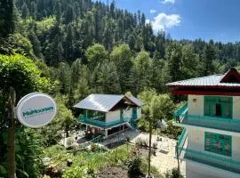 MeMooners Hostel & Riverside Cafe