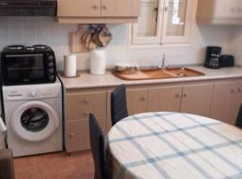 Stratos Studio, pet-friendly hotel in Fourni Ikarias