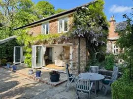 2-Bed Cottage Garden Views near the Peak District