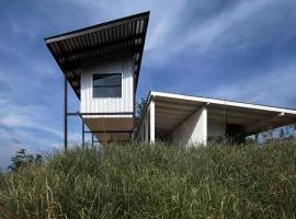 The Lone Pine - Architect's Villa for adventure & retreat
