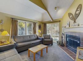 The Woods - Village-11, hotel em Killington