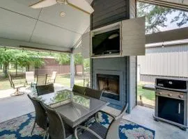 Modern Retreat with Gas Grill - Walk to Lake Texoma!
