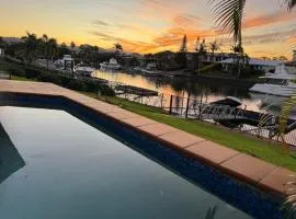 Waterfront Retreat - Pool, Pontoon, Sleeps 8