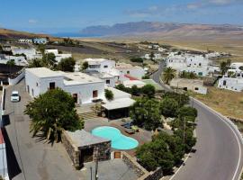 Finca Botanica Tao - 5 Bedroom Villa with Pool and Hot Tub, hotel v destinaci Tao