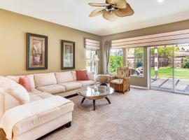 6 Mi to Old Town La Quinta Golf Retreat with Patio, hotel v destinaci Indio