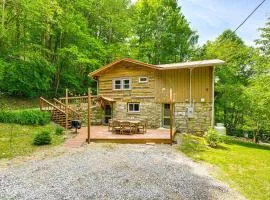 Maggie Valley Log Cabin Deck and Mountain Views!