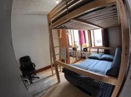 Chambre 3 lits pour 5 personnes métro 5