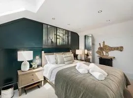 Gorgeous 3 Bedroom, 225 year old cottage