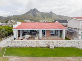 Lady Serenity - unwind in the hot tub, hotel v destinaci Kleinmond