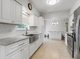 2 Bedroom Cozy House Near Barry University