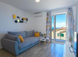 Apartments Nataly with FREE PARKING, hotel u Makarskoj