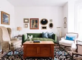 The County Queen - Historic Home in Picton