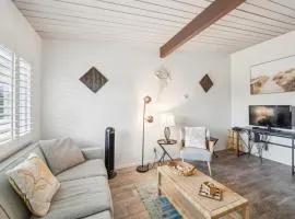 Beautiful 1 Bed Beach Condo #224