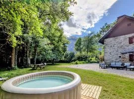 Maison avec grand jardin, garage, jacuzzi supplément