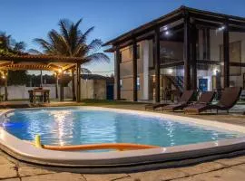 Casarão de vidro - Pé na Areia - Praia Enseada dos Corais