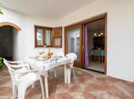Delightful three room flat with patio near Budoni