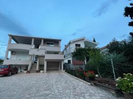 Belaapartman, Hotel am Strand in Kravlja