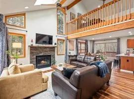 Rustic-Chic Escape w Hot Tub Fireplace Nature Views Pine Woods Loft