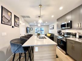 Brand New 2BR Condo with Outdoor Swimming Pool and Hot Tub, etažno stanovanje v mestu Canmore