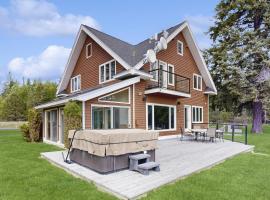 Lakeview Home with new hot tub - Sleeps 10, hotel em Sandpoint