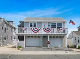 2 houses sleeps 10 - 2 blocks to the beach boardwalk and dinning
