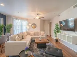 Luxurious 3BD - Gym, W-D, Parking - Sleeps 8