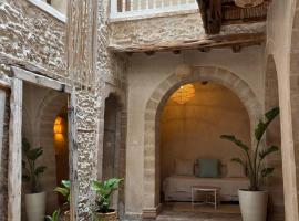 Authentic Riad - Sea View & Rooftop Spa, hotel con bañera de hidromasaje en Essaouira