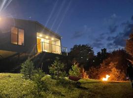 Punta Racha, hotel com piscina em Tskadisi