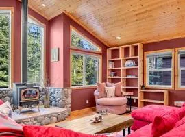 Modern Retreat in Truckee with AC and Game Room
