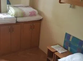 BUNGALO 2 SOBE I MALI D,BORAVAK S KUHINJOM I terasa