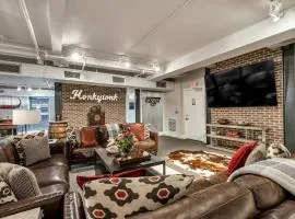 Nashville Honky Tonk Suite 6 BR by Maddox Hotel
