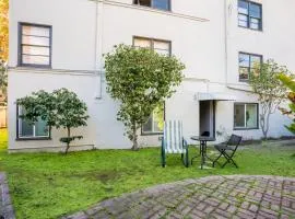 Garden Oasis Cozy Home Near Bart Shop with Parking