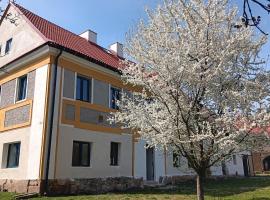 Vila Organica, hotel in Vroutek