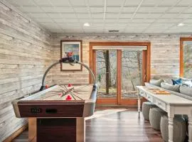 Mountain Escape with Game Room Balcony Stunning Views in the Poconos Christina