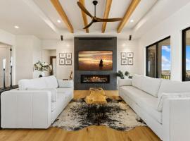 Bridle Ridge Retreat - Modern Comfort, Open Views, hotel v destinaci Timnath