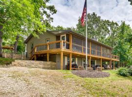 Truman Lake Retreat Large Deck and On-Site Fishing!, hotel in Clinton