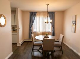 Family-size condo in Fairbanks!, hotel v destinácii Fairbanks