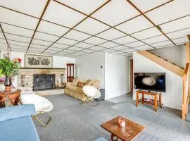 Manistee Forest Retreat Group-Friendly Lake House