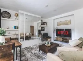 Sleeps 5! Cozy Kensington Flat, 4 Mins To Station!!