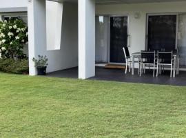 1 - 5a Coochin Street, Dicky Beach - 200m To Beach，位于卡伦德拉的酒店