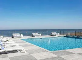 Delta Hotels by Marriott™ Virginia Beach Waterfront Suites