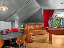 Gatsby House Luxe 3BR Game Room Hot Tub