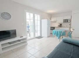 Appartement fonctionnel intra-muros avec cour et garage sécurisé - FR-1-835-1