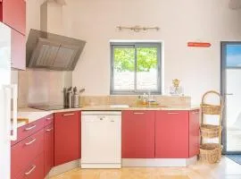 Maison 110m² Sud-Ouest avec Terrasse, Patio, et Parking pour 6 Personnes - FR-1-835-12