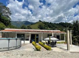 Villa Paulina, hotel v destinaci Ebéjico