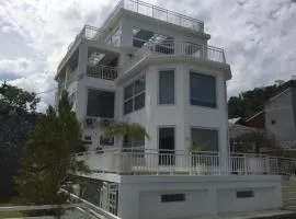 Awanah Villa - Spacious 6 Bedrooms with Sauna, Gym and Cinema