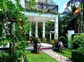 Sri White Villa Airport Boutique Hotel