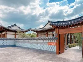 Krajokkaew Ling an khao yai